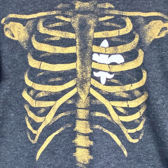 Next Level Apparel Other - New Orleans Saints Fleur-de-lis Heart T-shirt Next Level M Super Soft!